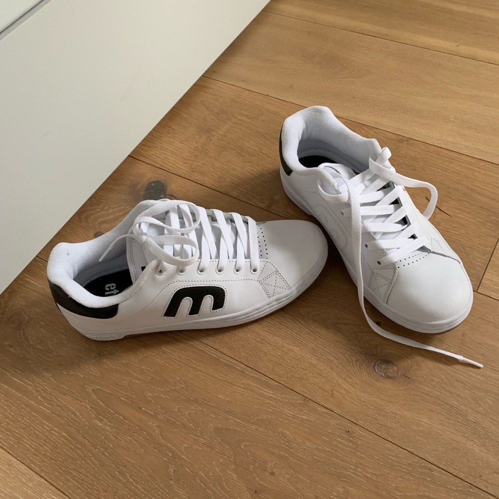 Awesome Men’s sneaker